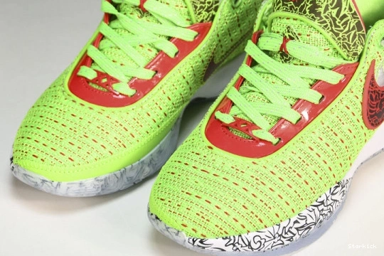 Stocking Stuffer  LeBron 20  FJ4955-300 Nike 0318